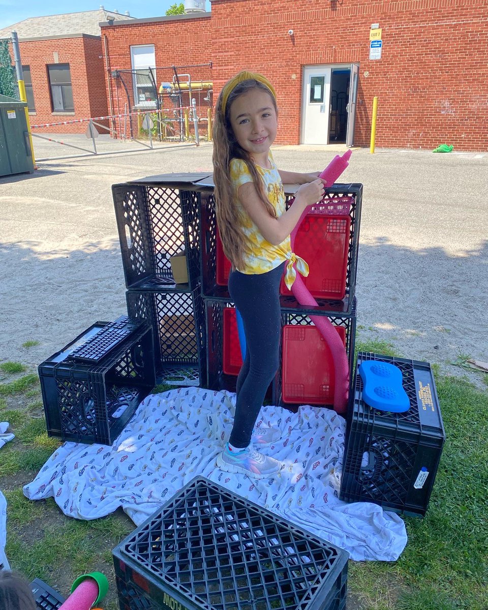 WantaghSTEAM's tweet photo. K, 1 and 2nd gr engineers enjoyed open play in our Imagination Station trailer outside. They were creative with materials, thought critically about how to use them and had a great time doing it! @WantaghSchools @wantaghel #stem #steam #elementarystem #elementarysteam #imagination https://t.co/czoWT8SsOU