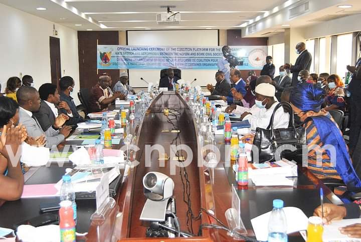 EdukMedia's tweet photo. Lutte contre les discours de haine et la Xénophobie au Cameroun.
✍️Signature du protocole d'accord entre la @cnpbmcameroun et 14 organisations des 10 régions. 
#Nous représentons la régions du centre et y mènerons des activités de sensibilisation. 
Merci pour la confiance.
#EMI https://t.co/S6BkLt18pC