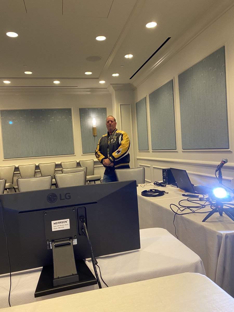 hughhewitt's tweet photo. My guest producer at the CA ⁦@SalemMediaGrp⁩ conference is, sadly, a Steelers fan. Sigh. https://t.co/tlqzzMgxFh