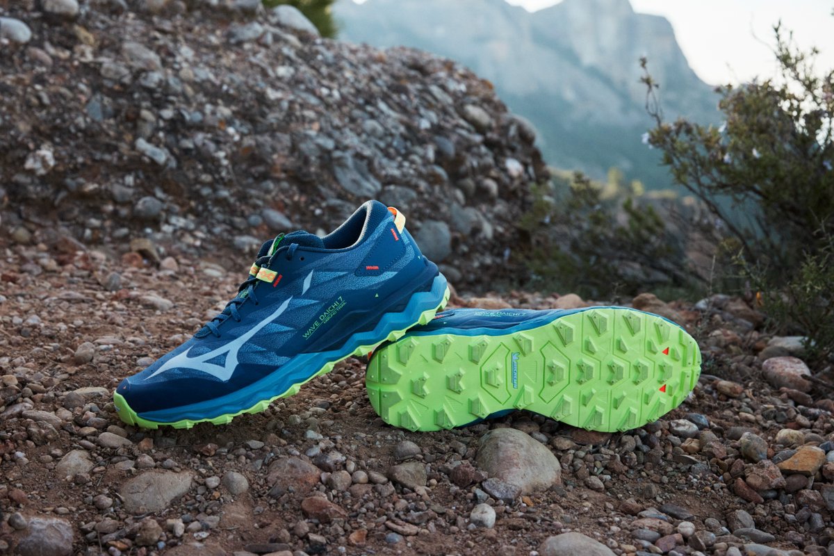 MizunoRunningEU's tweet photo. Discover the Michelin rubber outsole of our Wave Daichi 7 which provides unmatched grip as you take a run through the wild. 👟⛰️
#WaveDaichi7 #MizunoRunningEU #ReachBeyond https://t.co/scsFthryjN
