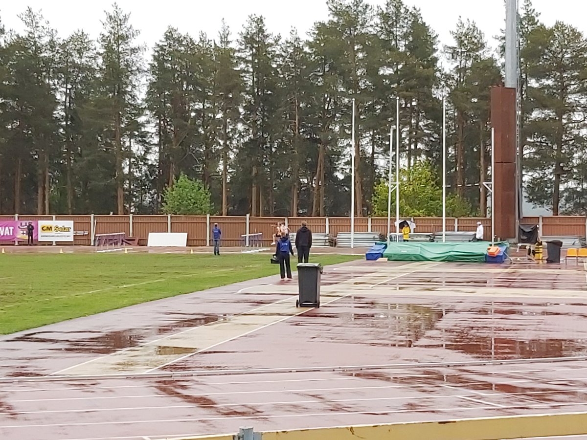 hejemetsuri's tweet photo. Lakka 13.55. Manninen ja Kuusiniemi alle 14 s.kovia vetoja. Kaikki #JKU. Yksi seura ja kautta-aikojen ensimmäinen kerta kolme alle haamuraja 14 s. https://t.co/IP8sINil5p