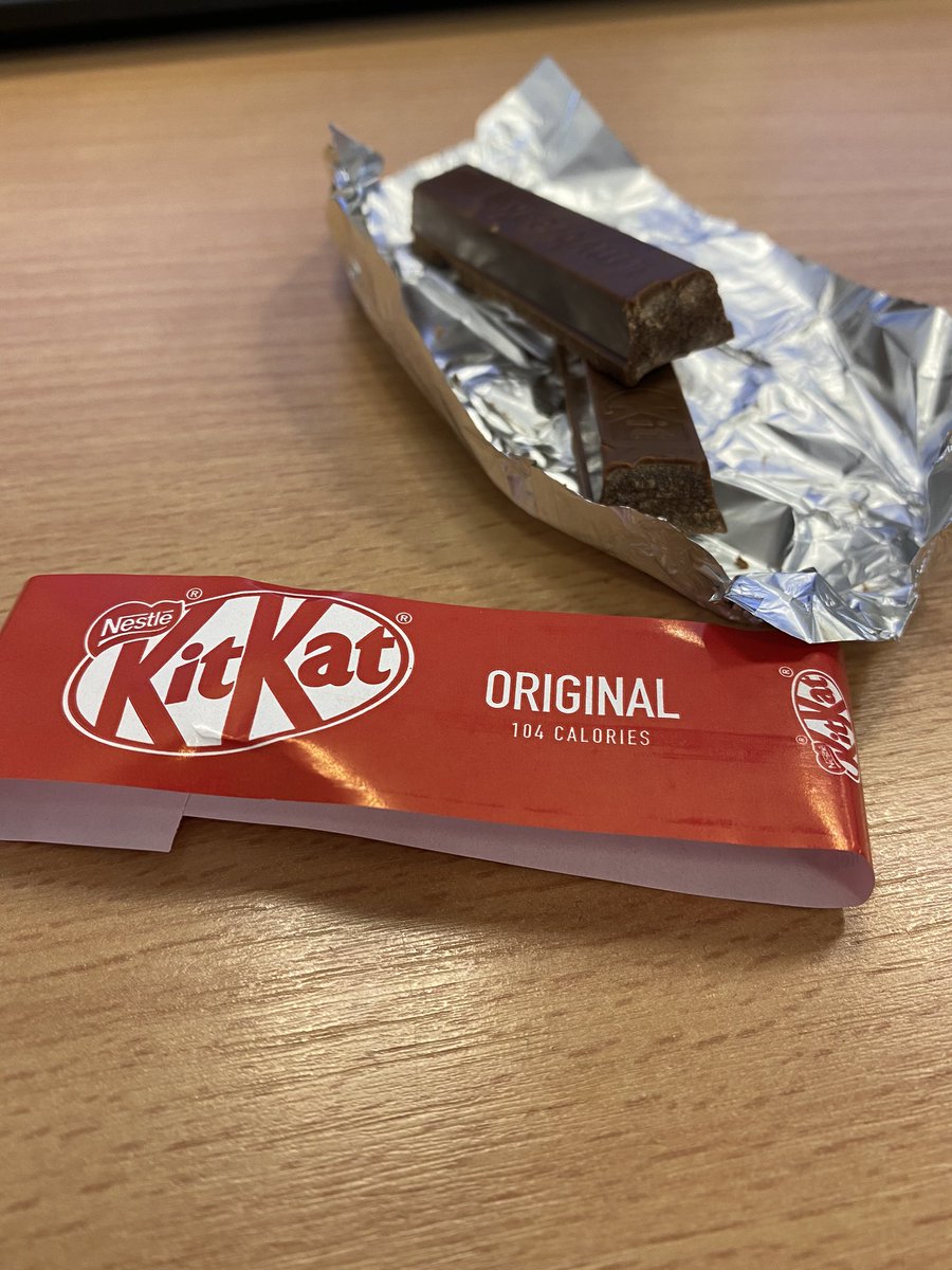 sara_andrew's tweet photo. Struck gold today- a pure chocolate @KITKAT!! https://t.co/sAE5LfPte5