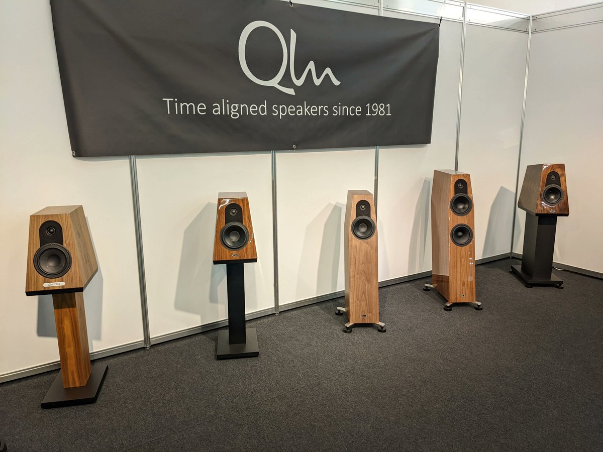 Onmag_topaudio's tweet photo. Au #HighEnd2022 : QLN Audio, marque suédoise d'enceintes Hifi à structure semi-pyramidale. Sa petite QLN One, dont les origines remontent à plus de 40 ans, est à partir de 4800 € la paire.

Nos news sur le #HighEnd de Munich 2022 : https://t.co/skWTEc2r4b

#audiophile #hifi #QLN https://t.co/dA2upFQ28x