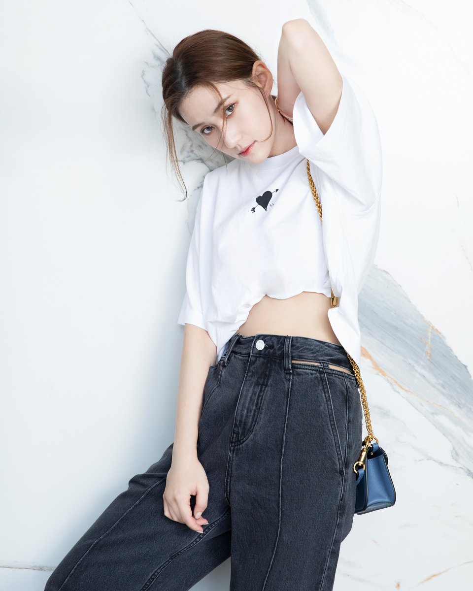official_moco's tweet photo. Easy yet chic, as seen in @laurinda_ho with MO&amp;Co. 
summer 22.
#coolandfun #mogirl #ss22 #何超莲 #何超蓮 #laurinda_ho https://t.co/1AF2aSN3v2