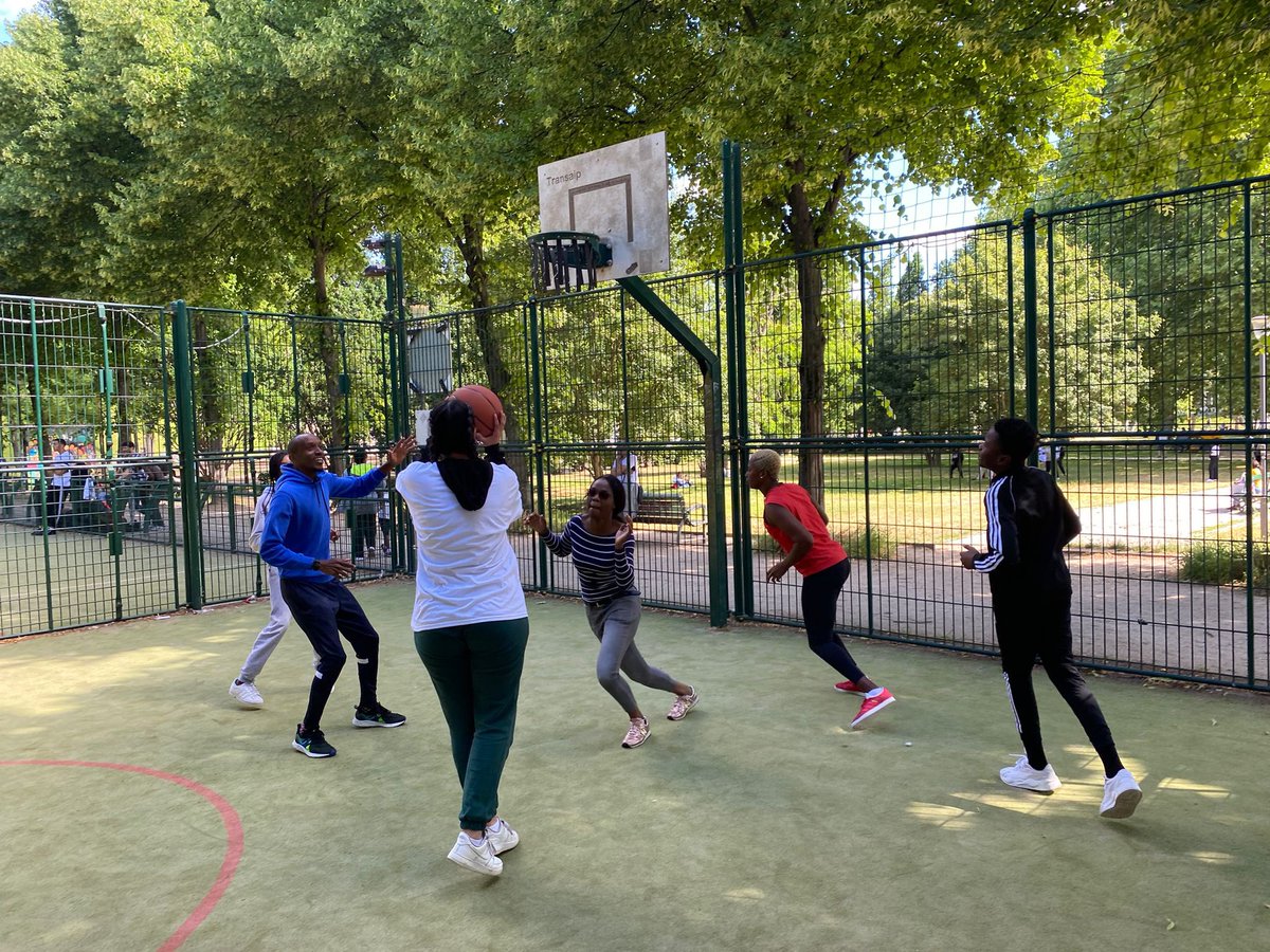 Le sport au cœur du projet associatif du CASP toujours en mouvement ! 
Hier, le Casp a organisé son premier forum des sports au parc de Bercy. Accueillies, salariés, bénévoles et partenaires ont pratiqué une dizaine de sports  : le ping-pong, le football ou encore le yoga.