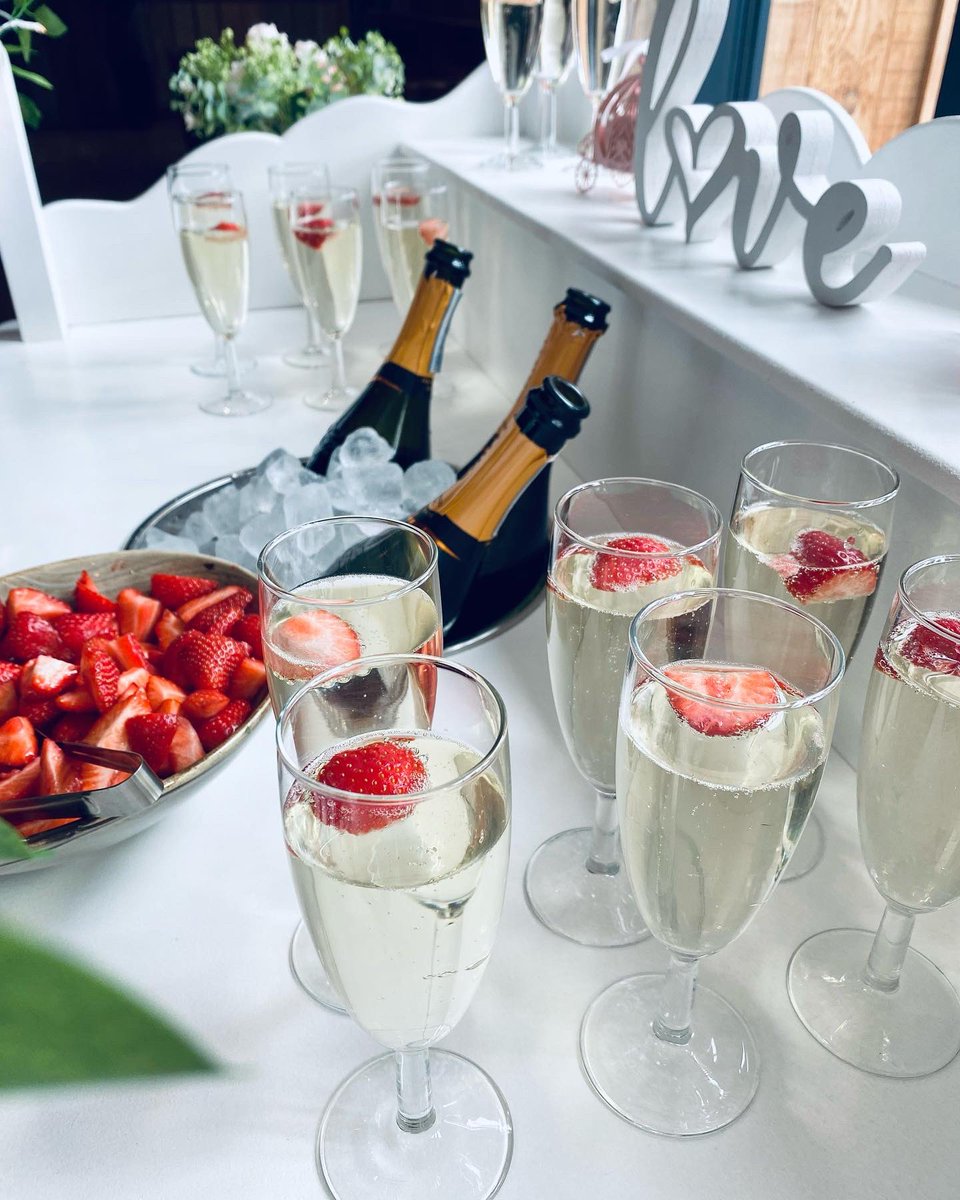 Cheers to the weekend and my hen do!!!! 🙌🏻💃 #proseccocart #theshropshirecandycartco #weddinginspo #weddingideas