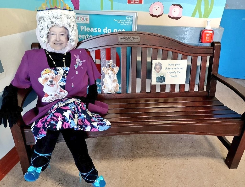 WHHPaediatrics's tweet photo. 💎👑Celebrating the Platinum Jubilee with a very special visitor, join us outside the Children's Ward and have your very own photo with her Majesty the Queen 💎👑
#PlatinumJubilee #Jubilee #TheQueen #HerMajesty #HM70 #happyplatinumjubilee #selfiewiththequeen #paediatrics #photo https://t.co/8WODfKkHjg