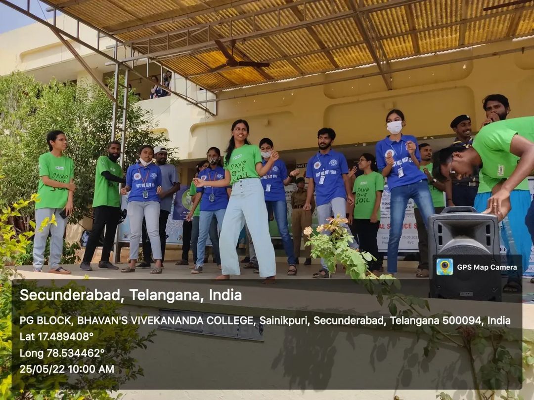 NssBhavans's tweet photo. Green Campus Program- Save Soil Event was organized in Bhavan's Vivekananda College. The event started by the opening speech on Soil Awareness by our Lecturer Mallika Ma'am followed by our respectful Principal Mr. Ashok sir.
#SaveSoil
@_NSSIndia
@ishafoundation
@SadhguruJV https://t.co/37RgNlffeE