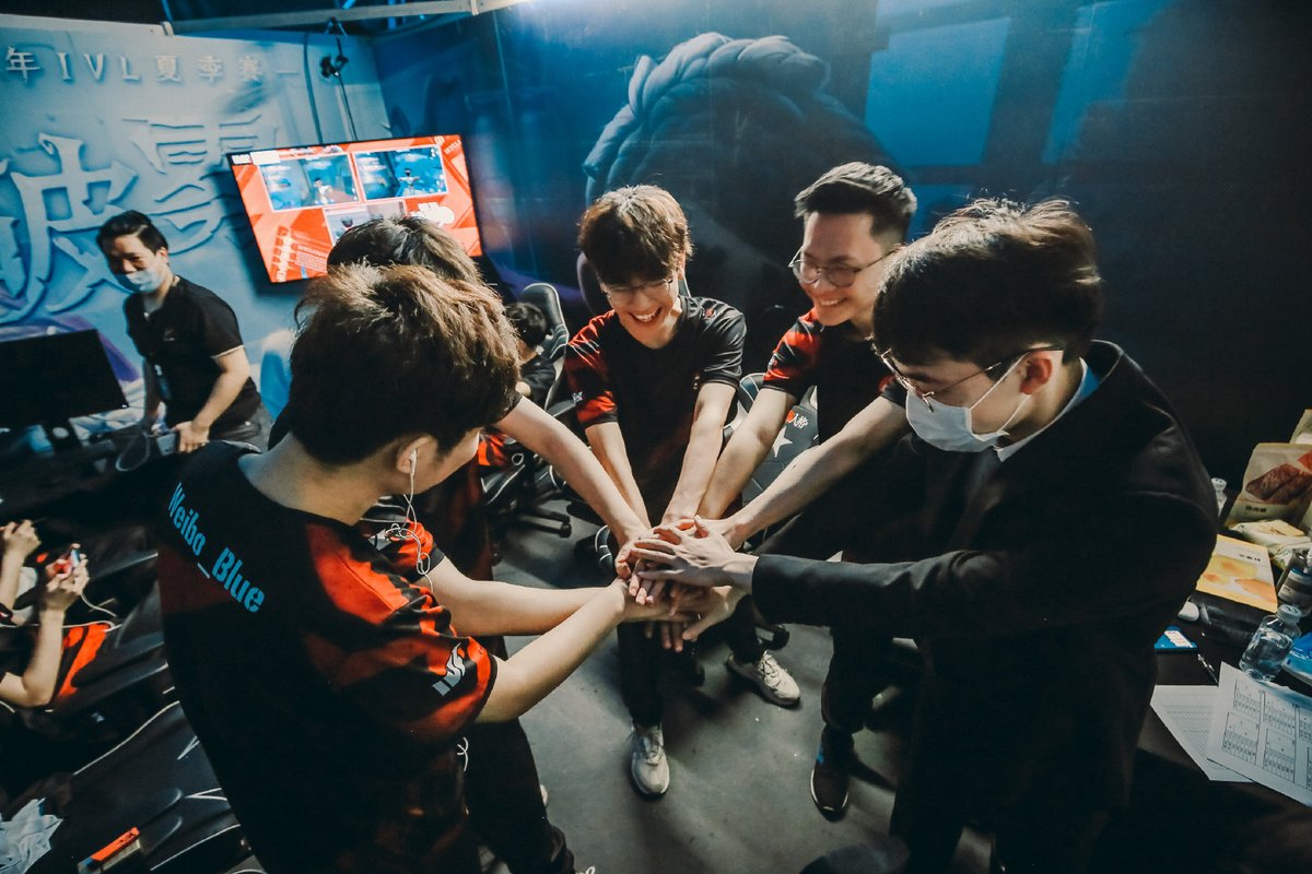 idvweibo's tweet photo. I'll miss both Weibo and this account, but I'll be signing off now! Goodbye :)

- idvweibo admin https://t.co/hxtb9QHOax