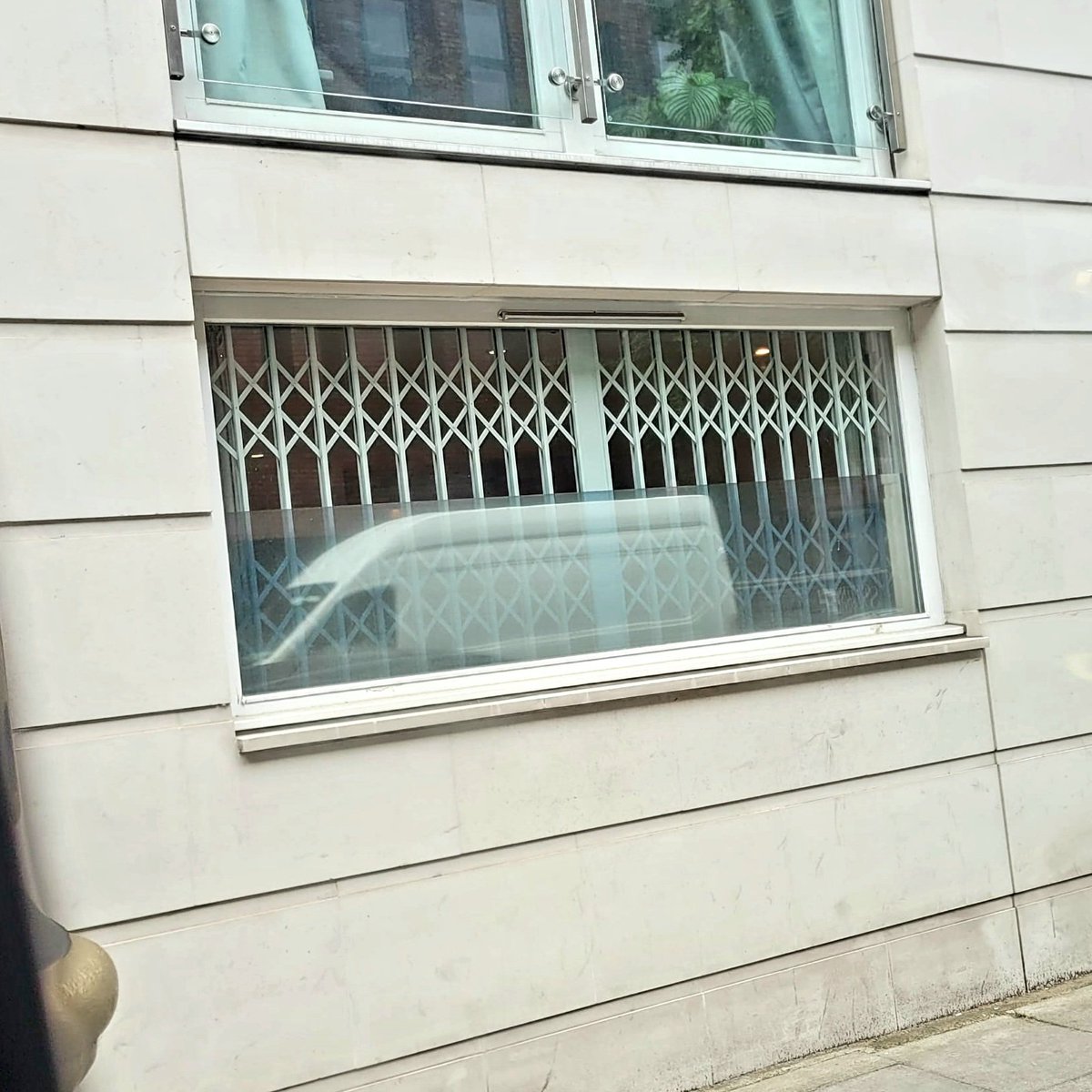 IKSLocksmiths's tweet image. Basement Security in Maida Vale.
Internal retractable security grilles in the X style design installed on basement windows overlooking a main road. 
ikslocksmiths.co.uk/blog/basement-…
Call us for more info on 0203 284 1045
#security #basementsecurity #mlalocksmith #londonlocksmith