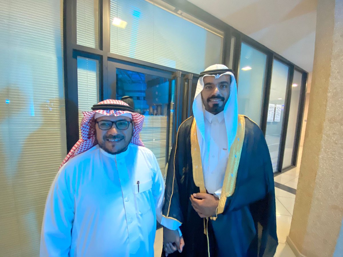 Ibrahemaloliyqe's tweet photo. سنين الجهد ان طالت .ستطوى لها أمد . وللأمد انقضاء . 
الحمدلله حتى يبلغ الحمد منتهاه بفضل الله ومنته تخرج الابن عبدالعزيز والحمدلله وكفى 
مساء الاربعاء 1443/10/24 وحصل على درجة #البكالوريوس #كلية_الاقتصاد والعلوم الادارية من #جامعة_القصيم اسأل الله العظيم ان تكون له عون على طاعته https://t.co/voyQfsPnhT