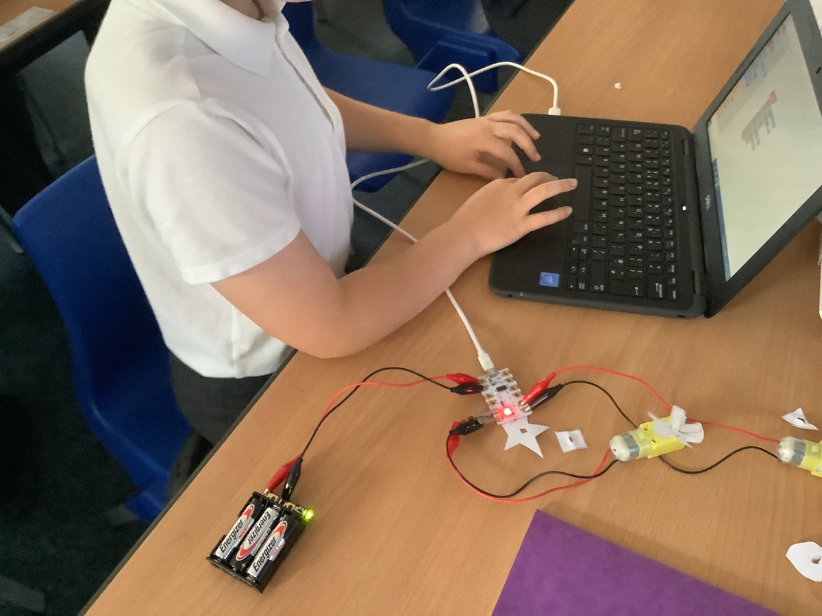 MrsCyear5's tweet photo. Year 5 confidently programming and debugging this morning, all were able to connect a motor and create algorithms to work it #futureprogrammers @StThomasBoston @teachercmorris https://t.co/WKCTXwhO9L