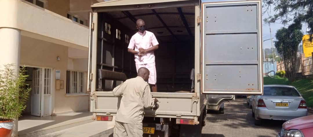 IGIHE's tweet photo. AMAFOTO: Yambaye umwambaro uranga imfungwa, Ishimwe Dieudonné [Prince Kid] yitabye Urukiko Rwisumbuye rwa Nyarugenge mu rubanza aburanamo ubujurire ku ifungwa n’ifungurwa ry’agateganyo.

📸 Nkundineza Jean Paul
https://t.co/7sD5bPNbTY https://t.co/bsmtYJidZn