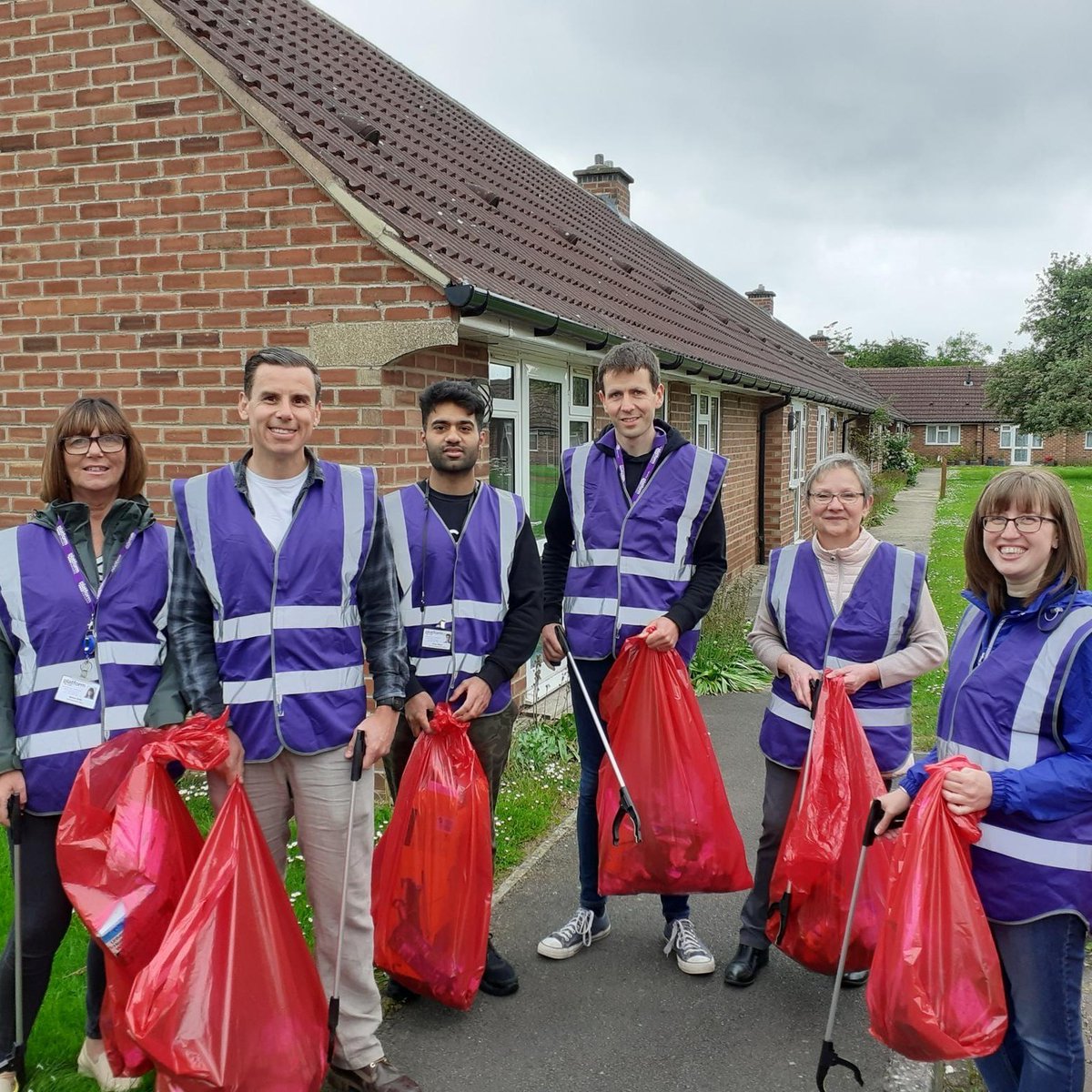PlatformHousing's tweet photo. Great work is being carried out during Platform’s Communities Connected event, including Community clear ups in #MarketHarborough and in #CastleBromwich where we were joined by customers and @WMPolice  

FMI: https://t.co/lMAY5F3GZ3

#getinvolved #platformcommunities https://t.co/SfcGFWAi6v