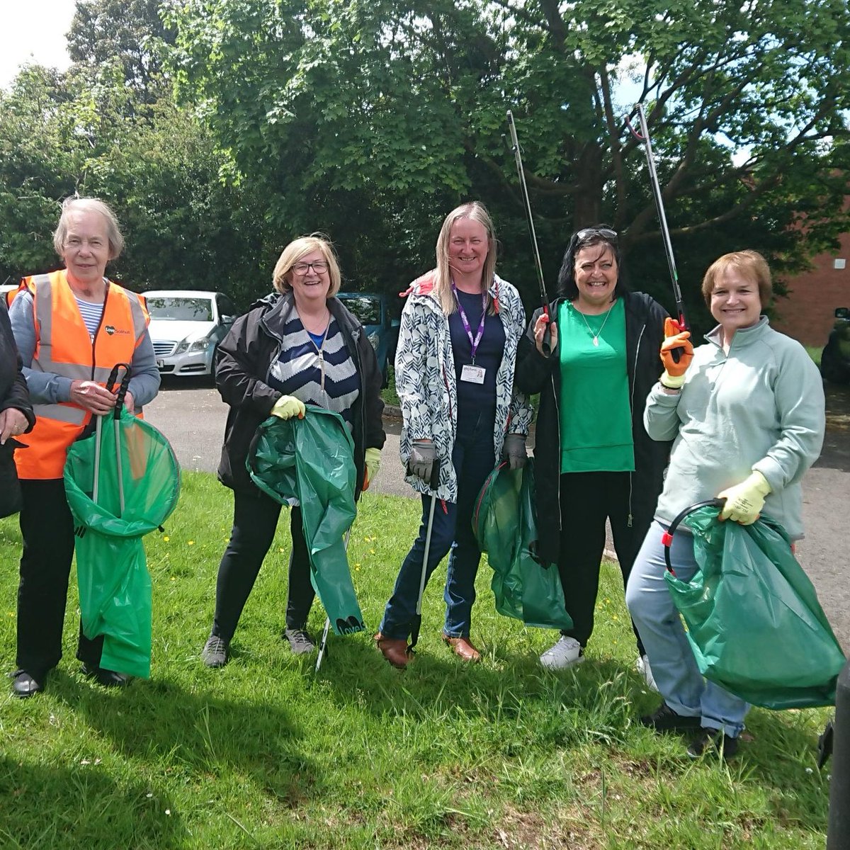 PlatformHousing's tweet photo. Great work is being carried out during Platform’s Communities Connected event, including Community clear ups in #MarketHarborough and in #CastleBromwich where we were joined by customers and @WMPolice  

FMI: https://t.co/lMAY5F3GZ3

#getinvolved #platformcommunities https://t.co/SfcGFWAi6v