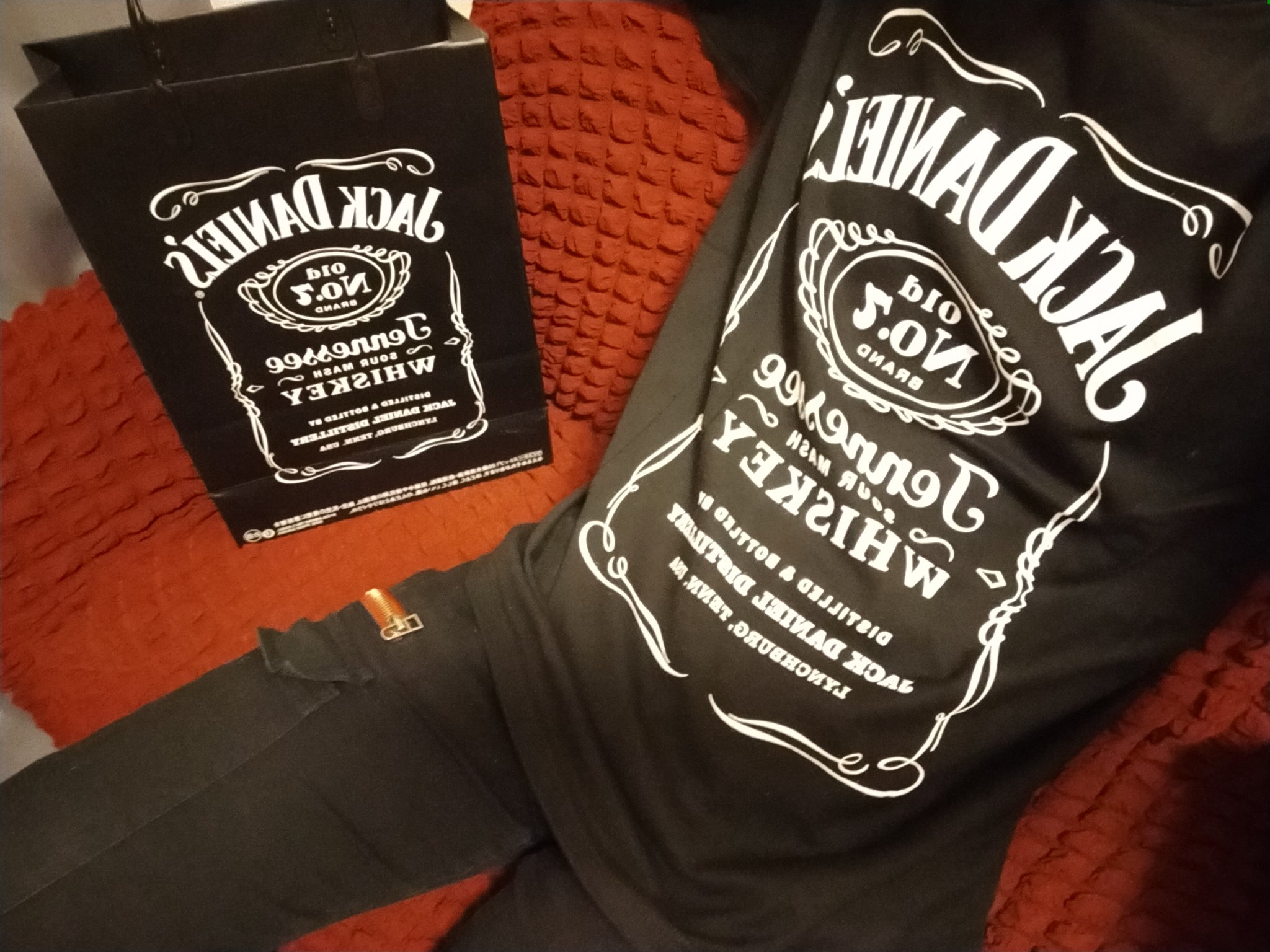 生後322ヵ月 なぜ突然配信をすることになったかというと ジャックダニエルtシャツが欲しくてついジャックダニエル3本一気に買ってしまったので配信とかのきっかけでもないと一生飲み干さないな という恐れを抱いたからです T Co Tktwzgqeg2 Twitter