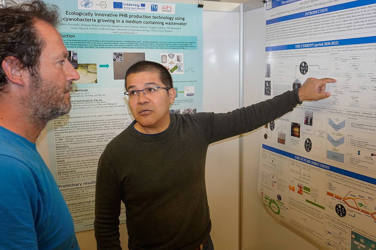 AlgatechTrebon's tweet image. #ALGATECH Centre POSTER SESSION 22 of algatech´s postdocs and students is running right now. 22 posters, all about #microalgae research. It represents the best of the algologist community all over the world working in the Institute of Microbiology-Algatech Centre, CAS, Třeboň🇨🇿