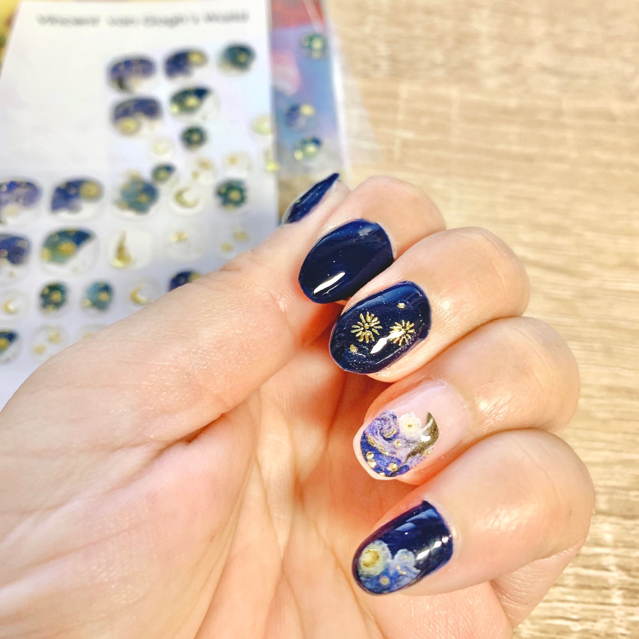 イモコロ ゴッホの星降る夜ネイルにした これもフェリシモのやつ T Co nnipvpvz Twitter