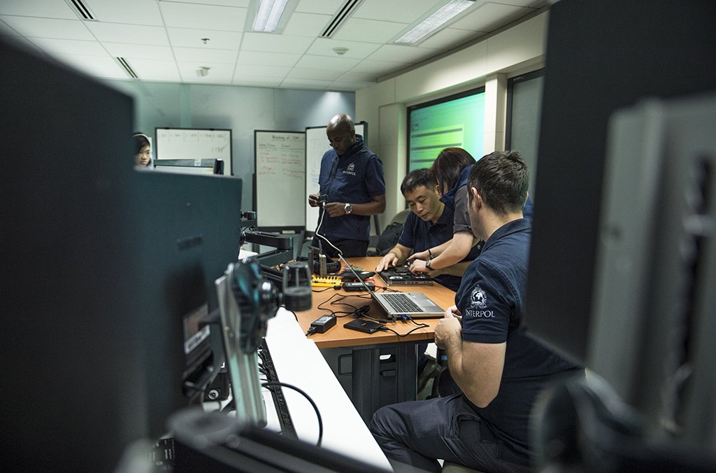 INTERPOL Arrest 37-year-old Nigerian Who Is Suspected Head Of International Cybercrime Gang | Sahara Reporters bit.ly/3MOipMh