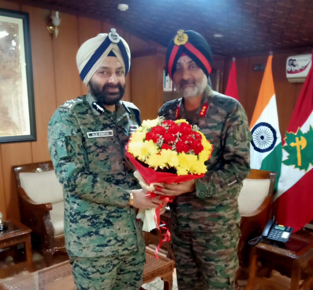 Called on Lt Gen ADS Aujla, GOC @ChinarcorpsIA today.During the meeting, the overall security situation and arrangements for Shri Amarnath Ji Yatra were discussed. Jai Hind🇮🇳 #SANJY2022 @crpfindia @KOSCRPF @CRPFmadadgaar @NorthernComd_IA