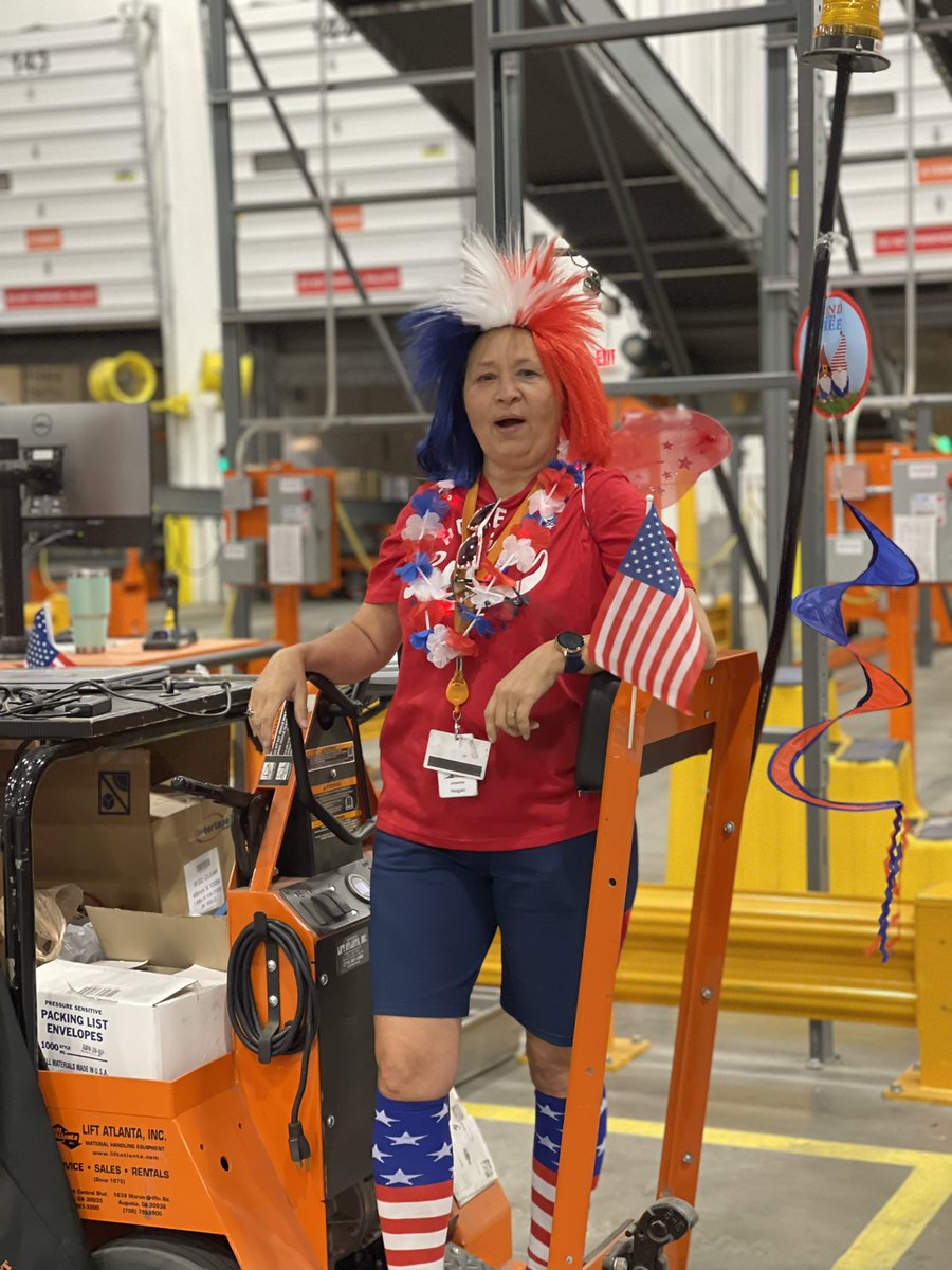 TonyaMedina_THD's tweet photo. OK ICQA!! ❤️🤍💙 Thank you Ms Joanne for always showing spirit and proving THD can be a fun place to work! #letsmakeitfun #THDValues #livingorange https://t.co/EXgA0QYK7Y