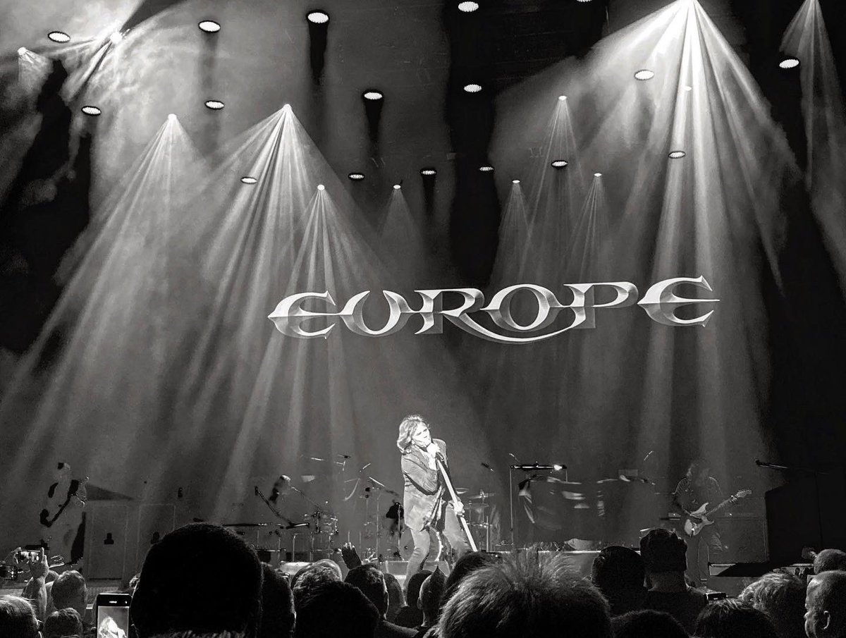 SNCardiff's tweet photo. Wow amazing show last night @Whitesnake @davidcoverdale @ForeignerMusic @MotorpointDiff #whitesnake https://t.co/PtEslxwi5B