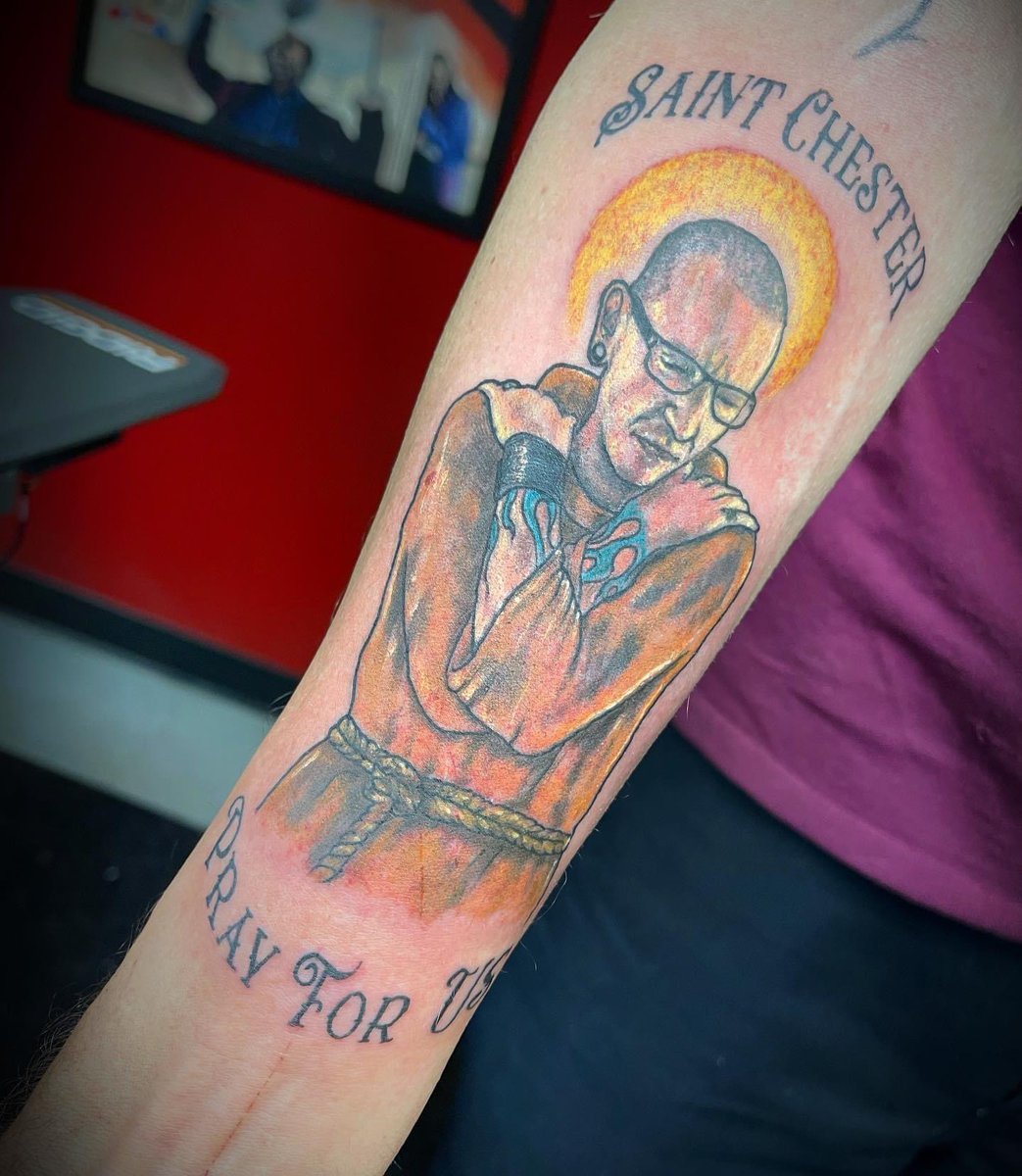 coreyroticsucks's tweet image. To the victims, the survivors and to the loved ones we’ve lost…

1-800-273-8255
National Suicide Prevention Lifeline

Chester Bennington 
1976-2017

#makechesterproud
#320changesdirection
#Survivor2018
#LinkinPark 
#recovery
#OneMoreLight