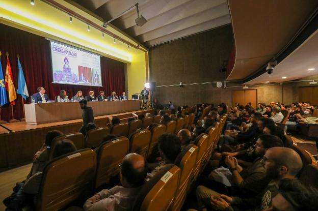 La primera promoción de ciberseguridad del <a href="/cifp_aviles/">CIFP de Avilés</a> organizará un congreso en septiembre ➡️ <a href="/AsturCONtech/">𝗔𝘀𝘁𝘂𝗿𝗖𝗢𝗡.𝘁𝗲𝗰𝗵</a> <a href="/crisdelrio/">Cristina del Río</a> 
elcomercio.es/aviles/primera…