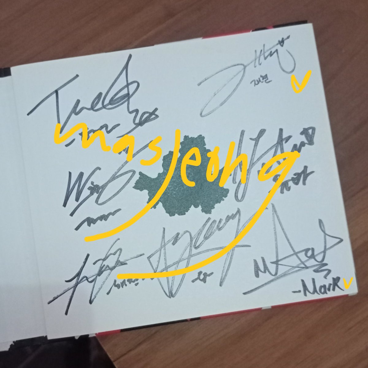 wts want to sell lfb looking for buyer

album firetruck bimae (promotion)
Rp2.000.000
detail? dm
✅ original
✅ nego(disc)
✅ freebies official
✅ good condi
✅ world wide ww
✅ manual (pos Indonesia, etc)
🍊 full payment/split pay shopee
(exc admin, fee, tax)
📍 Jogja, Indonesia