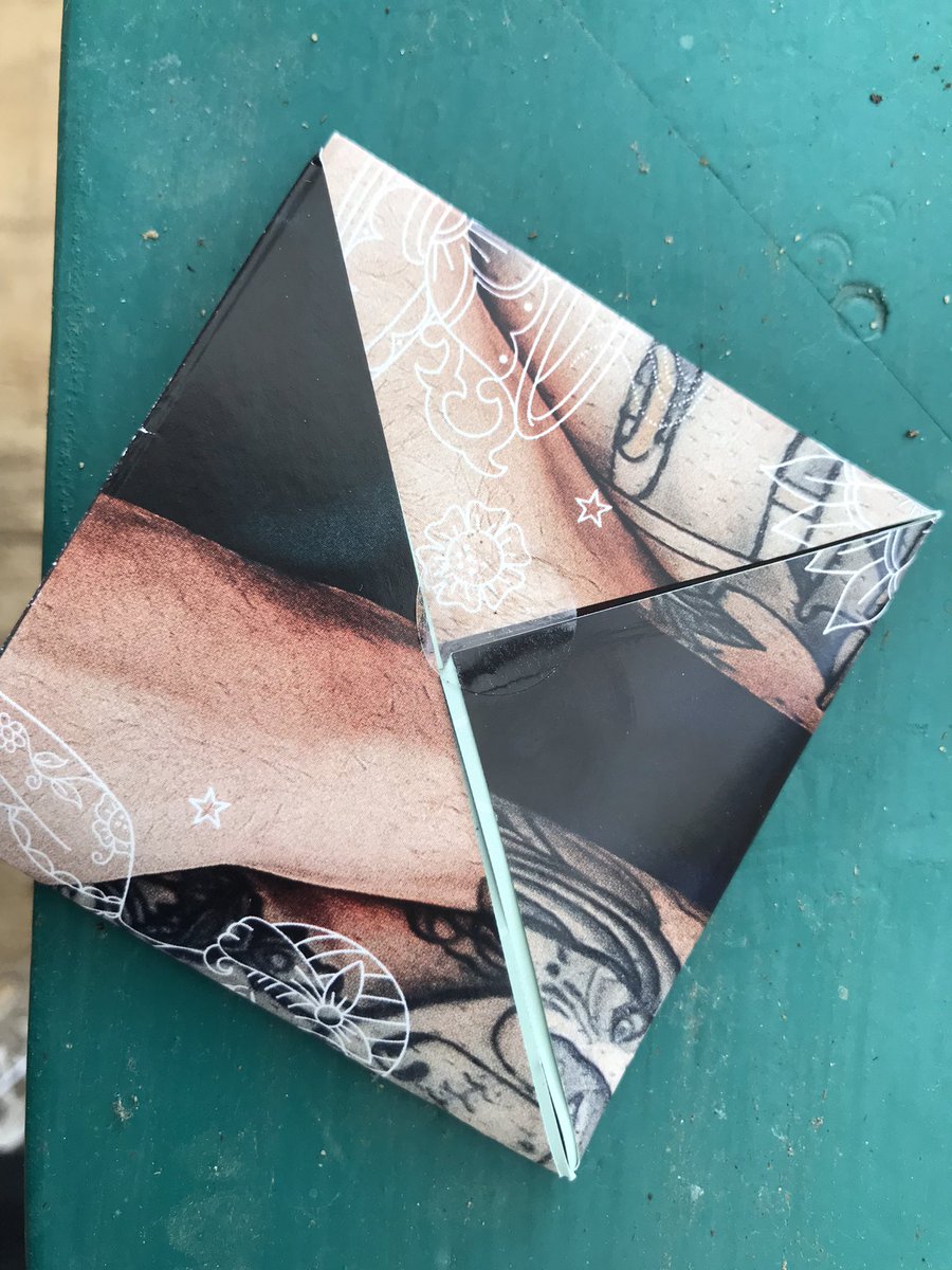 CatovanAa's tweet photo. Ik herkende het niet hoor, dit envelopje. Jullie wel? Weer wat geleerd🧐 #Hemelvaartsdag #buitenpost #twello https://t.co/N1FqkCAM8b