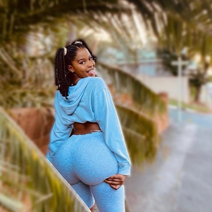 ThisandthatZA's tweet photo. fat ass thread, anyone? 🤲🤲🦿😝 https://t.co/TDpyd0o5oZ