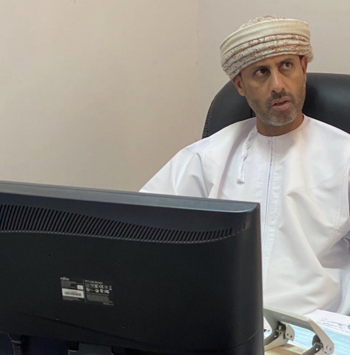يتقاعد الاخ وزميل العمل العزيز عبدالله بن سعيد السناني من المديرية العامة للثروة الزراعية والسمكية وموارد المياه بصور،
خدم الوزارة أكثر من ٣٣ سنة من العطاء والتفاني.. لا نقول لك وداعاً ولكن ندعو الله أن يوفقك في حياتك القادمة ويسهل دربك لمزيد من الانجازات كل الشكر لك اخي العزيز .