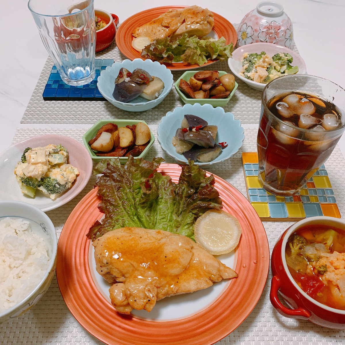 HotsuKitchen's tweet photo. 1歳の子供がいて、
9時5時でしっかり働いて、
毎日一汁四菜の手料理つくって、
毎朝お弁当も用意してるの

控えめに言っても私頑張ってない？笑 https://t.co/msV3auWsnG