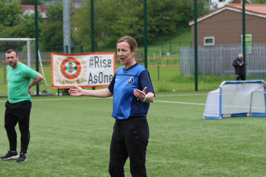 SeamusHeath1's tweet image. Well done to @Aquinas_fc coach Mary who delivered an outstanding practical on our @IFACoachEd NCC course.
Good luck Mary with your continued personal development. You were amazing!! #BackFoot #OpenUp #WeightOfPass