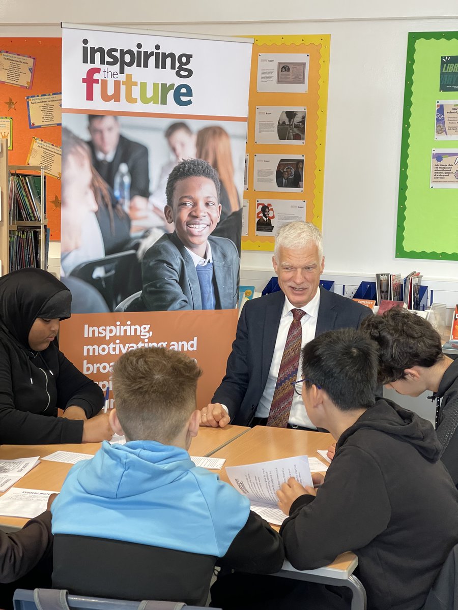 New report from <a href="/OECDEduSkills/">OECD Education</a> looks at the benefits to employers who engage with schools &amp; young people

Substantial evidence shows the difference engaging with the world of work makes to young people

This shows employers also gain

educationandemployers.org/oecd-launches-…
#MeetTheFuture #WEF22