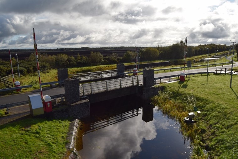 Take a look at this 1978 image of the culvert &amp; road at Begnagh, one of the many obstructions on the Royal Canal removed during its reconstruction. 40+ years later see how it looks now. 

#ArchiveExplored
<a href="/explorearchives/">Explore Your Archive</a>
<a href="/HeritageBoats/">Heritage Boat Assoc.</a>
<a href="/royal_canal/">Prof. Sönke Hartung B.Sc.</a>
<a href="/royalcanal_rcag/">Royal Canal (RCAG) 🇮🇪</a>