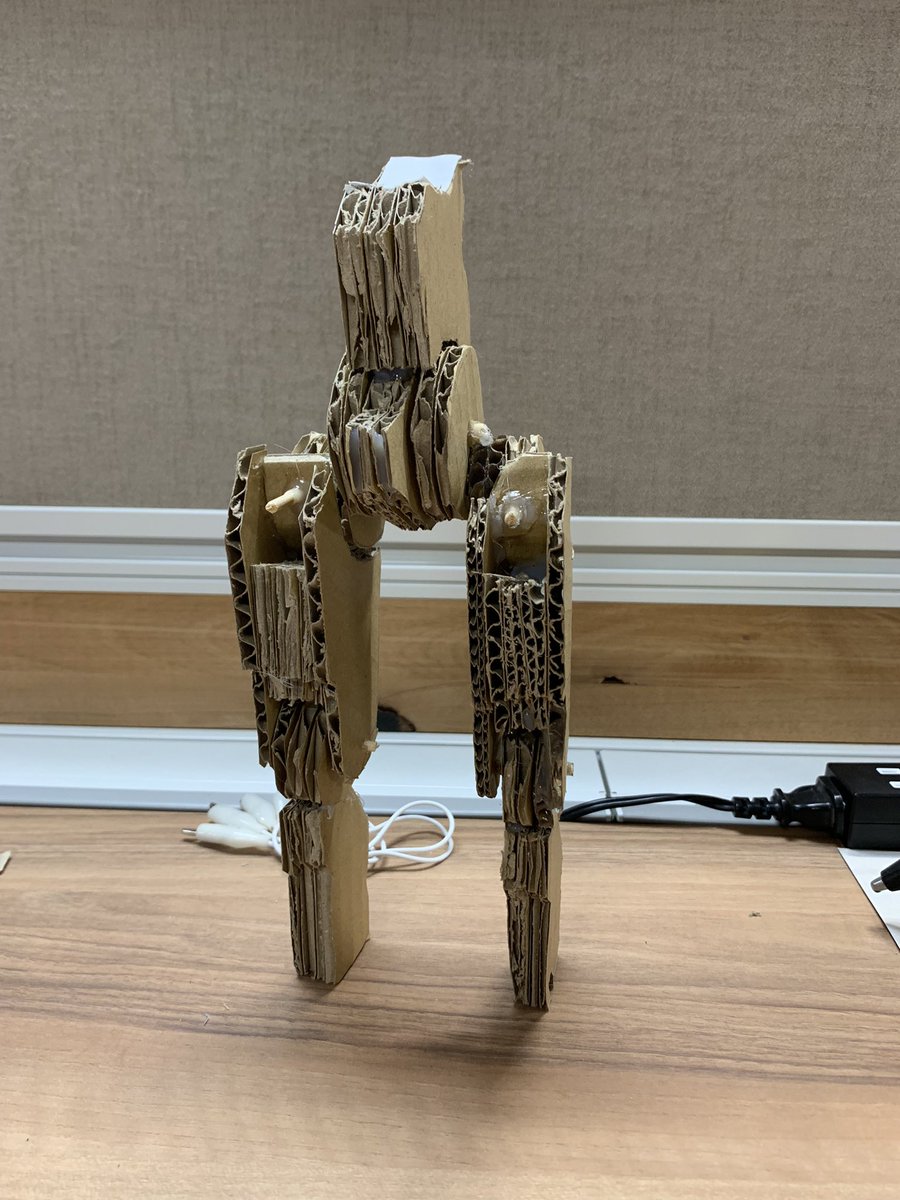 AowsRT's tweet photo. ダンボールでオリジナルロボット設計
立ちました。
お久しぶりです。 https://t.co/jmkaPnzJs8