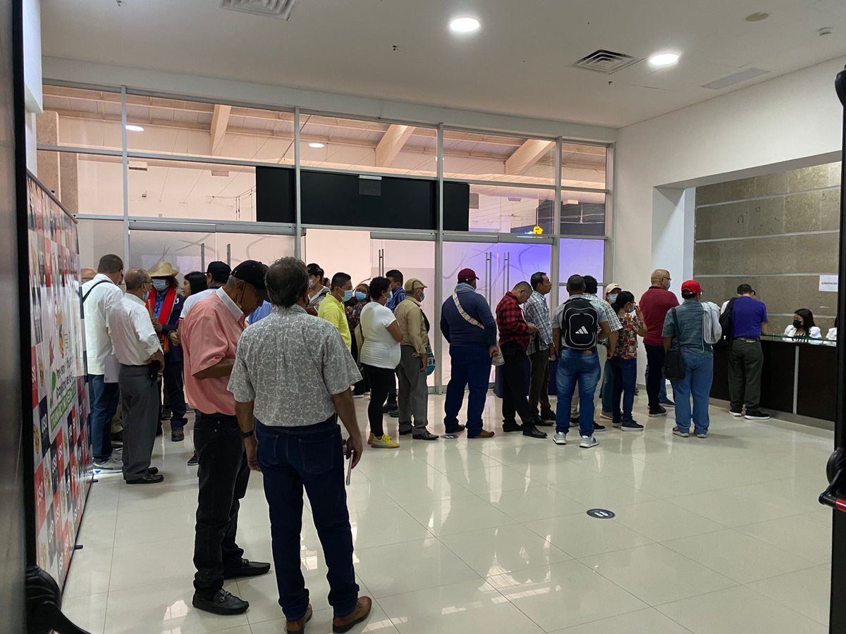#HablemosDeTransicion energética hoy en #Barrancabermeja con <a href="/JERobledo/">Jorge Enrique Robledo</a> <a href="/velascoluisf/">Luis Fernando Velasco Chaves 🚩</a> un evento de #SomosUSO que llenará el auditorio del hotel San Silvestre. #EnlaUSONosMovemos en el #DebateDecisivo