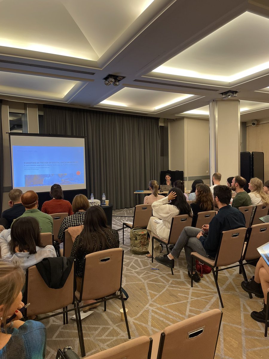majaklausen1's tweet photo. @Vico_Andelsman sharing her research on feminist care approaches to the study of practices of disconnection among Danish parents #ICA2022 #DisconnectionBeyond https://t.co/LulW2Y6FeJ