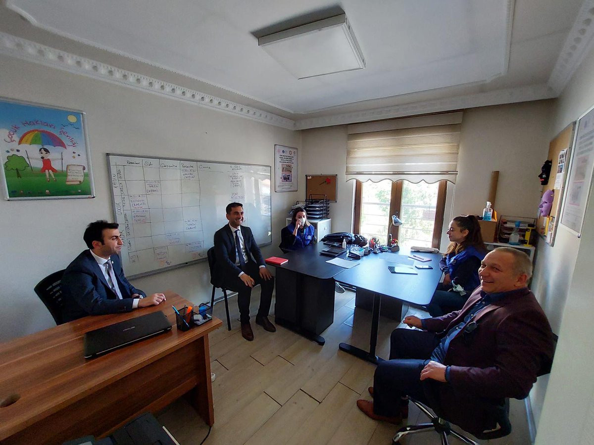 gocder_tr's tweet photo. @TC_icisleri Göç İdaresi Başkanlığı Sivil Toplum ve Yabancı Topluluklarla İlişkiler Daire Başkanı Sn.Gökhan AKYILDIZ GÖÇDER’i ziyaret etti. Ziyarette GÖÇDER Yönetim Kurulu Başkanı @CenkSARIGOL ve Bşk.Yrd. @yildirimtektas tarafınındın yürütülen proje hakkında bilgiler verildi. https://t.co/YveNRQ5XTp