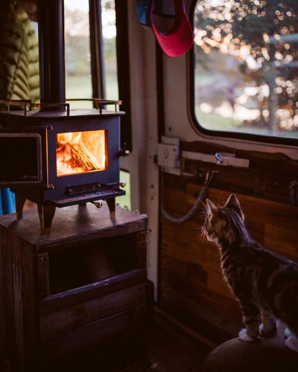 CubicMiniStoves's tweet photo. I know it isn't Friday yet, but it sure does feel like it.🔥😍
@wetravelbybus
#vanlife #vanconversion #offfgrid
#digitalnomad #homeiswhereyouparkit #homeonwheels #woodstove #fireplace #woodburningstove #interiordesign #vanlifecomunity #vanlifemovement #catsofintagram https://t.co/DKkTP8jznn