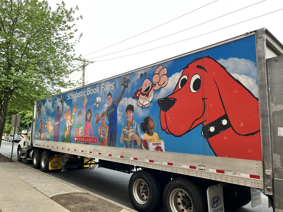 _Holly_Friedman's tweet photo. The books are here! The book fair runs Wednesday, June 1 to Friday, June 3. Bring the whole family on Wednesday night from 6-8:30pm. Each book purchased enters you into a drawing for free books! Cash, credit card and eWallet accepted. @SomersetDragons https://t.co/fxb9OMK6VP