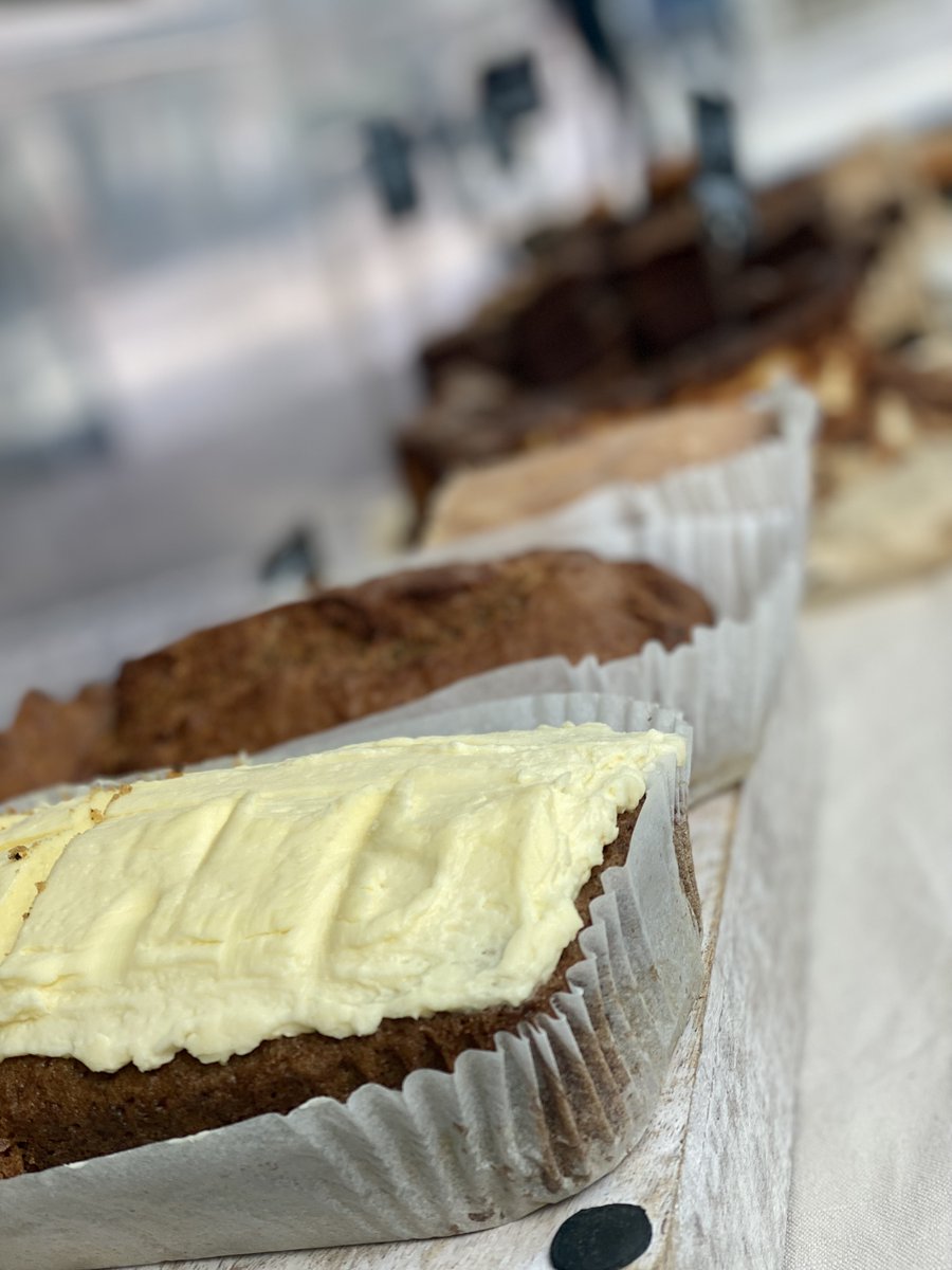 70marklane's tweet photo. Today we have @ajscakesandbak1 Pop-up here at @70marklane They have brought their handmade artisan brownies, cakes and other treats 🤩 Don't miss out, pop-up will be here until 3pm🥳🍰 #ajscakesandbakes #70marklane #London #brownies #cakes #treats #glutenfree #handmade #artisan https://t.co/ngY8b6vm4Y
