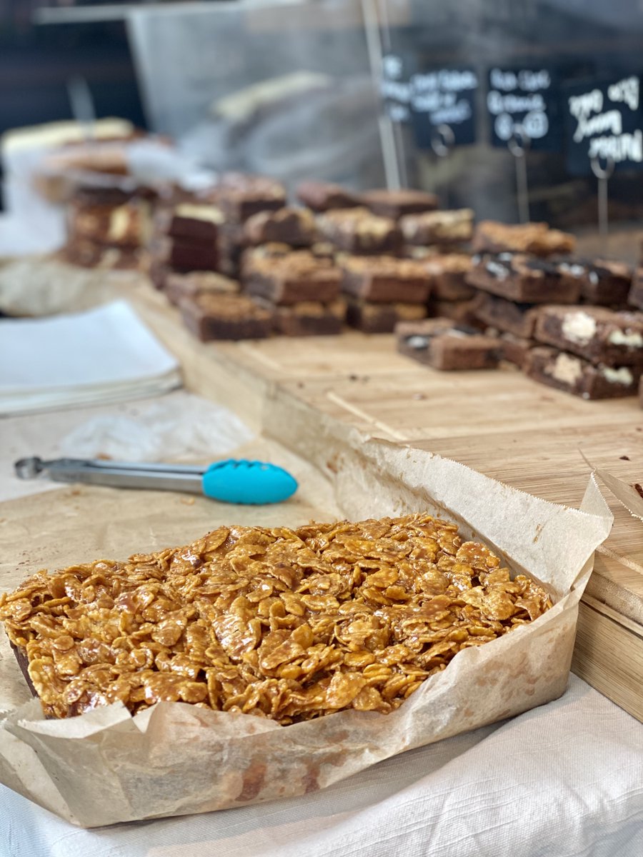 70marklane's tweet photo. Today we have @ajscakesandbak1 Pop-up here at @70marklane They have brought their handmade artisan brownies, cakes and other treats 🤩 Don't miss out, pop-up will be here until 3pm🥳🍰 #ajscakesandbakes #70marklane #London #brownies #cakes #treats #glutenfree #handmade #artisan https://t.co/ngY8b6vm4Y