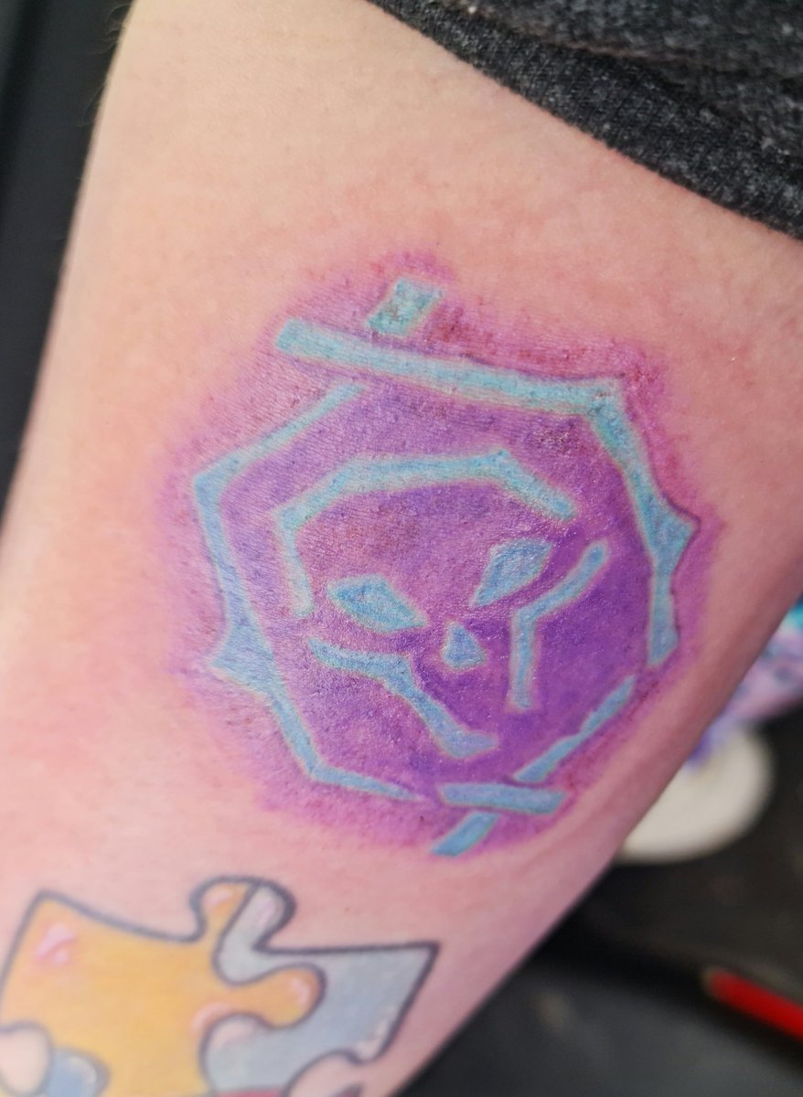 Birthday treat 👀 new tattoo 👀 <a href="/SeaOfThieves/">Sea of Thieves</a> #BeMorePirate #Athena