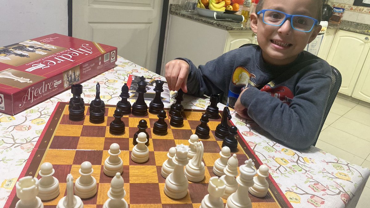 ajedrezCAIchess's tweet photo. Hacé como Agustín y llevate un juego de @RuibalJuegos . Con ayuda del papá participó de la #consigna de FRENTE AL TABLERO.....

Mañana, te esperamos desde las 17 por @radioamadeus911 
o en vivo por FB e IG
https://t.co/e0E4woVXJ7
https://t.co/UxDxkHaMjY 

Gracias @carlosruibal https://t.co/c4Rn4WyHT4