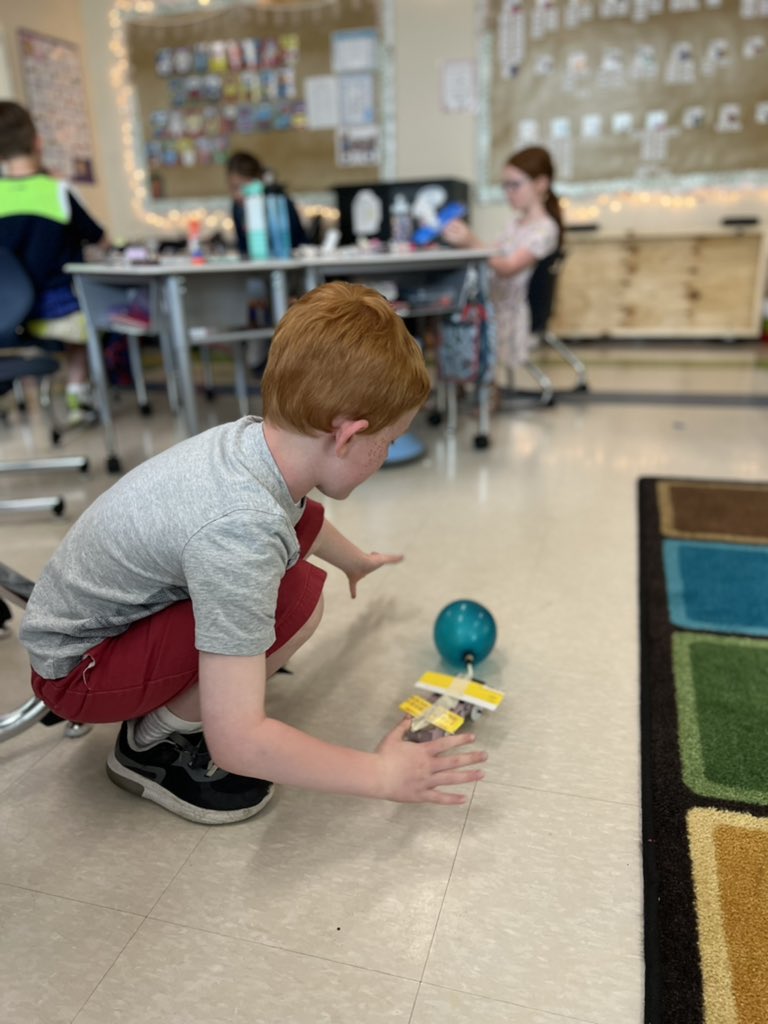 MrsClementsC11's tweet photo. Finalizing our balloon cars and jazzing them up! ✨ https://t.co/7TyFraiDRb