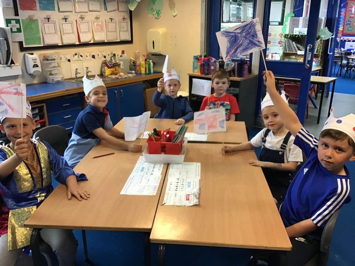 suttonparkp's tweet photo. 1FH are having a great time celebrating the Queen’s Platinum Jubilee 🇬🇧 #QueensJubilee, https://t.co/b2QpQe6Gam