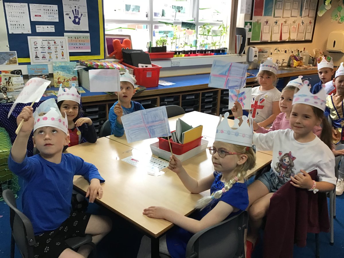 suttonparkp's tweet photo. 1FH are having a great time celebrating the Queen’s Platinum Jubilee 🇬🇧 #QueensJubilee, https://t.co/b2QpQe6Gam