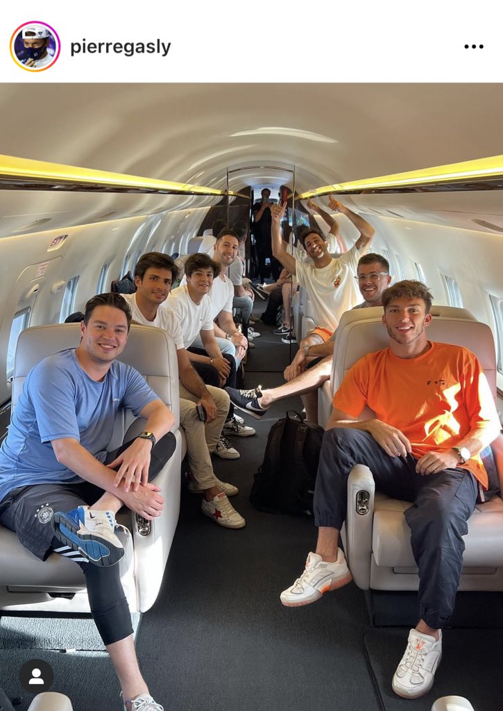 JennieGow's tweet photo. Very similar!!! Was tempted to get my fellow easyJet passengers to try and recreate but decided against it… 😂😂😂#F1. https://t.co/nTWzweF1c5